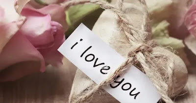 12 Subtle Signs You're Blinded By Love