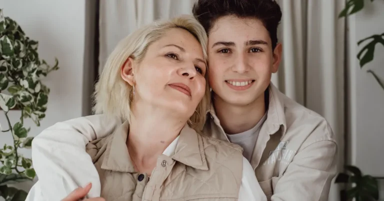 What Is Emotional Incest (Meaning, 6 Clear Signs, & Examples)