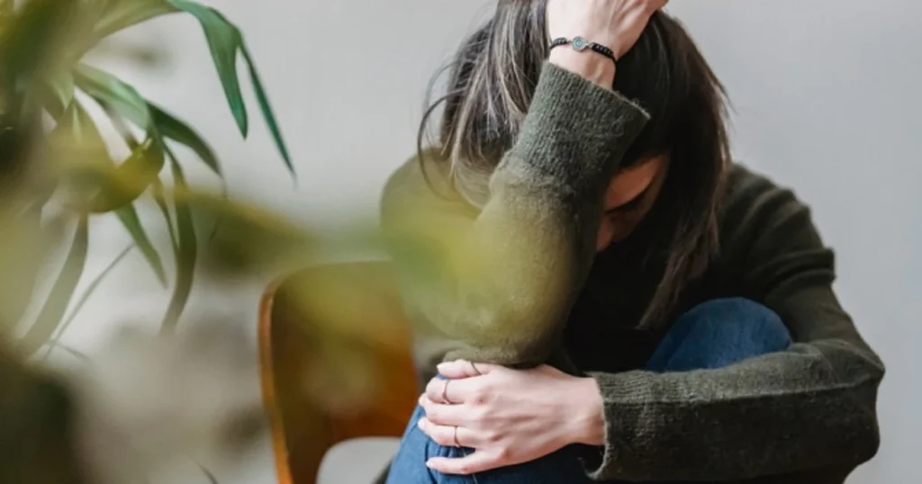 Why Am I So Ugly? 10 Key factors for Men & Women + How to Cope
